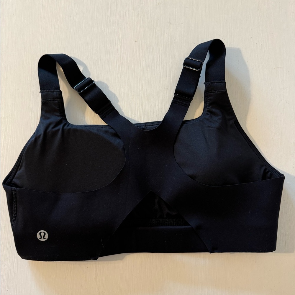 NWOT lululemon sports bra. Size 6.